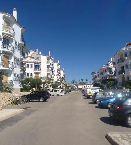 Estudio Piscina El Retiro * دينايا